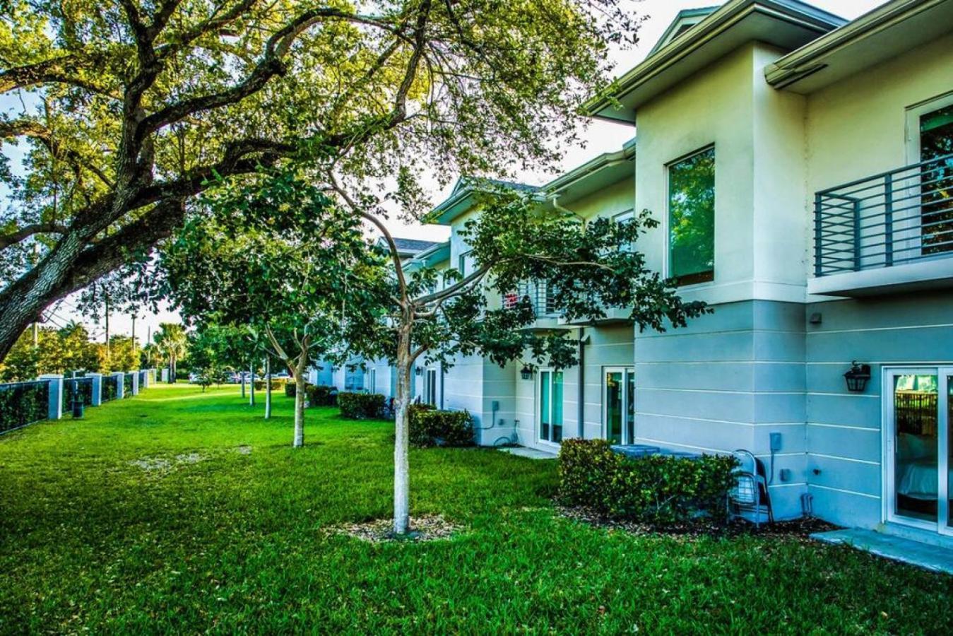 Lilly At Aviara Lake Worth Lake Worth Beach Exterior photo